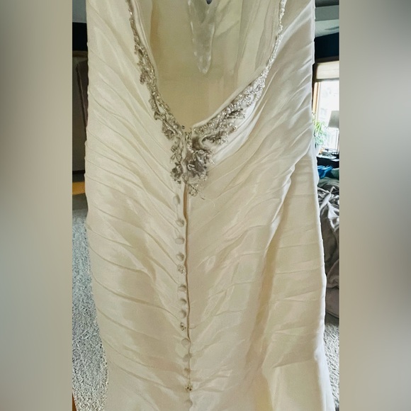 Chic Strapless Ivory Wedding Gown - Fit & Flare - Picture 9 of 12